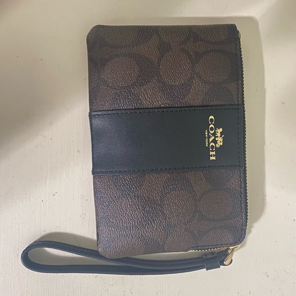Coach Wristlet Brown NWOT - Picture 2 of 5